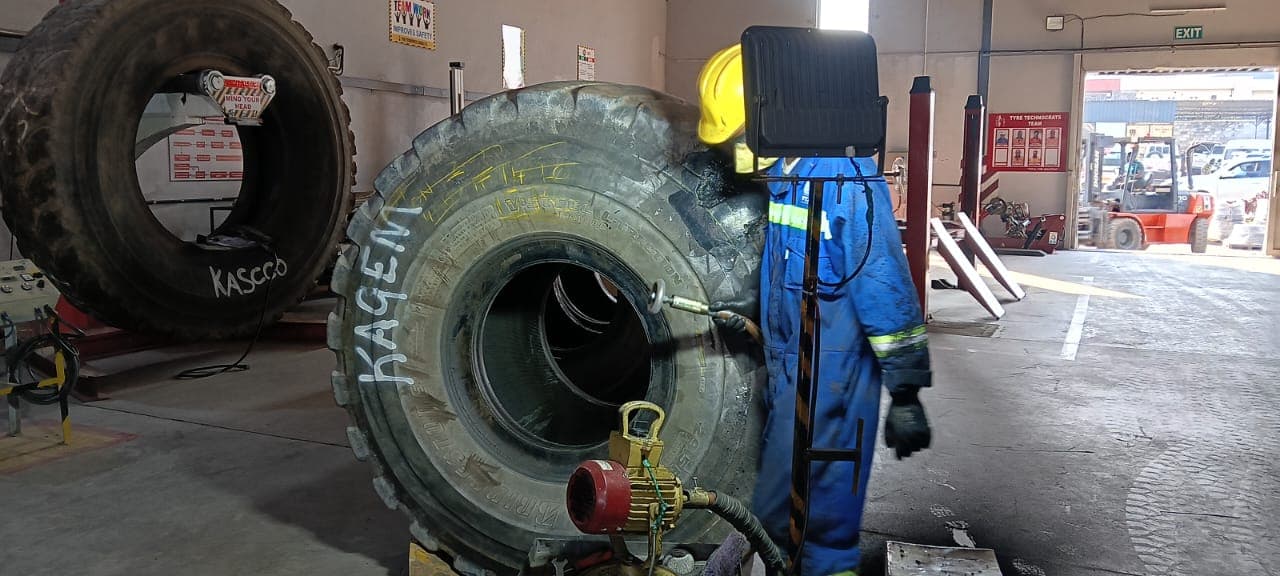 Tyre workshop and management office